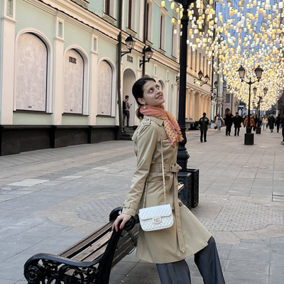 Yulia - преподаватель английского в ACE, Владеет международными сертификатами CELTA и CPE